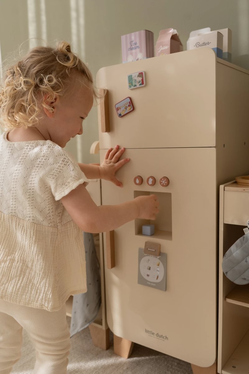Kühlschrank aus Holz – personalisierbar