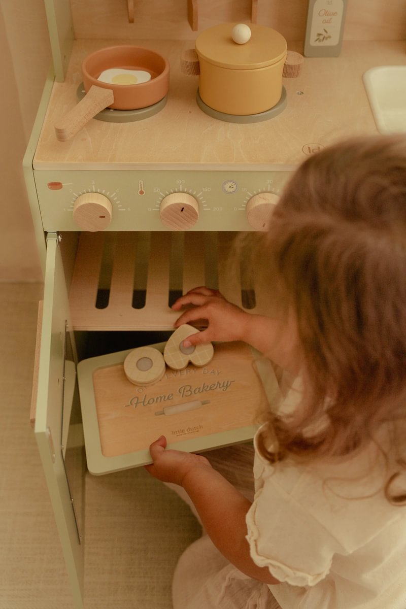 Back Set aus Holz für kleine Kinderküchen