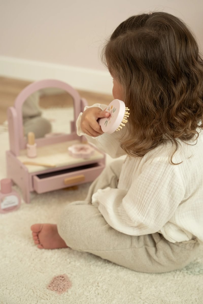 dressing table / vanity