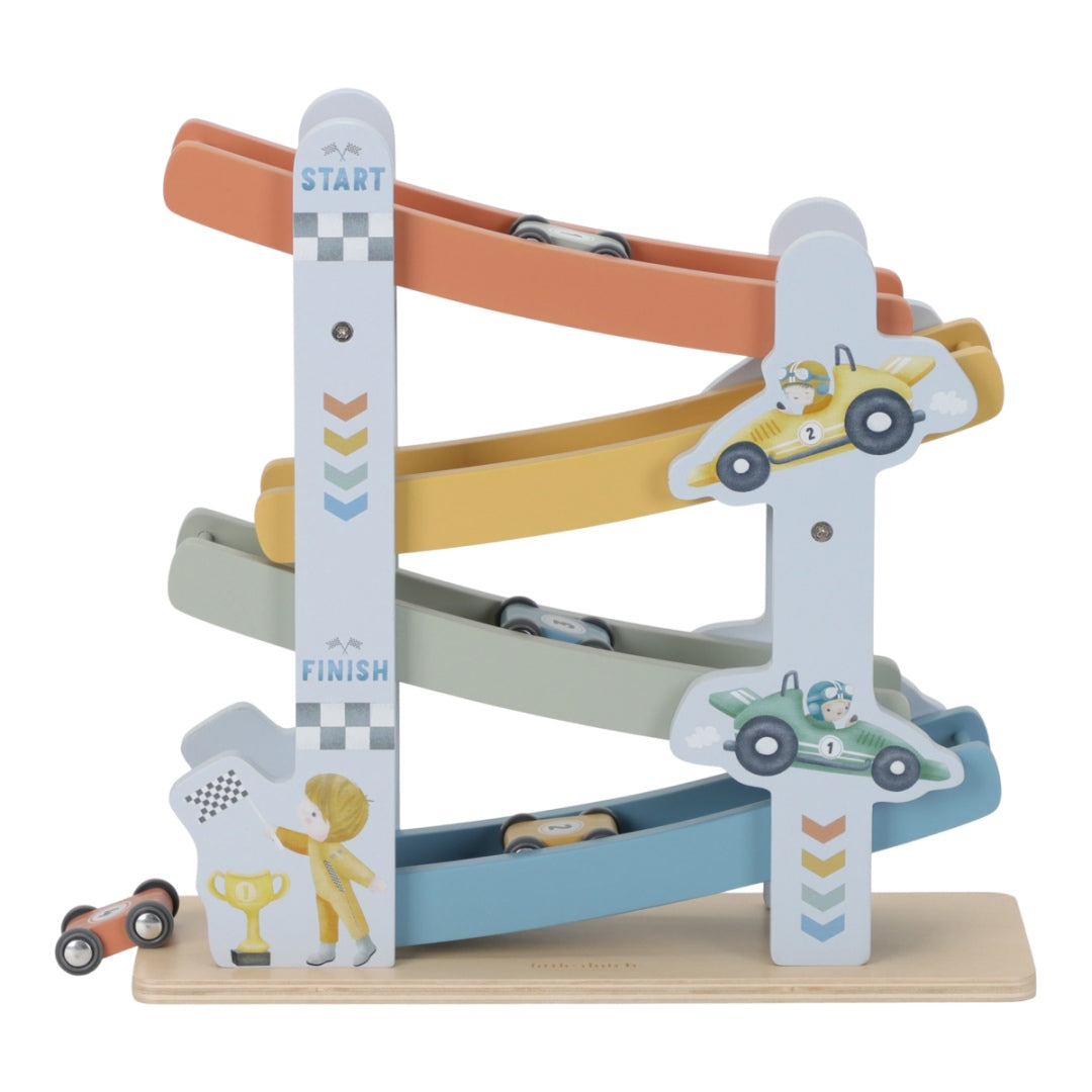 Circuit de course en bois personnalisé pour une naissance – un cadeau spécial pour les enfants