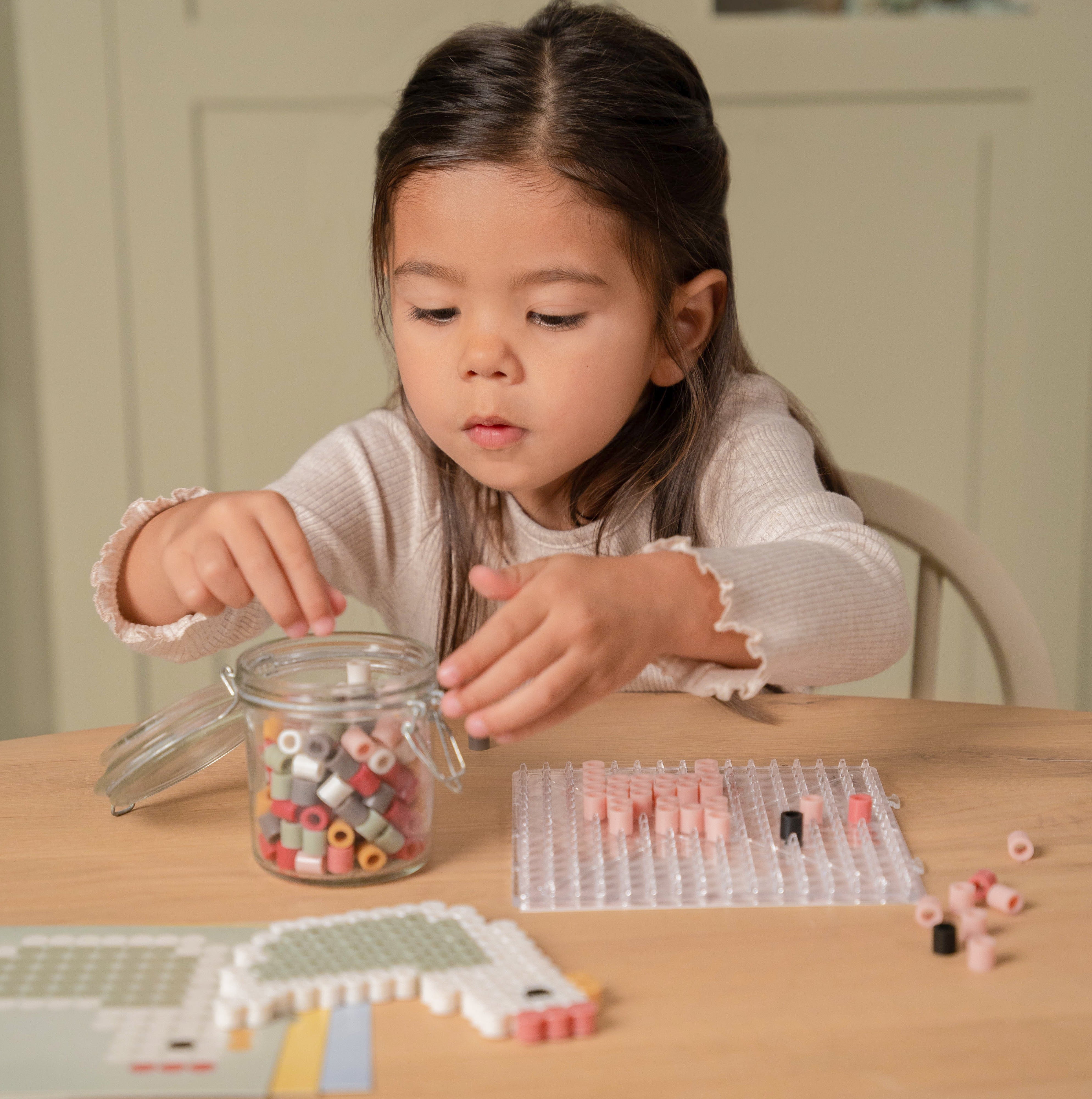 Maxi Buegelperlen Set mit Bauernhof Motiven fuer Kinder zum kreativen Basteln, Stecken und Foerdern der Feinmotorik