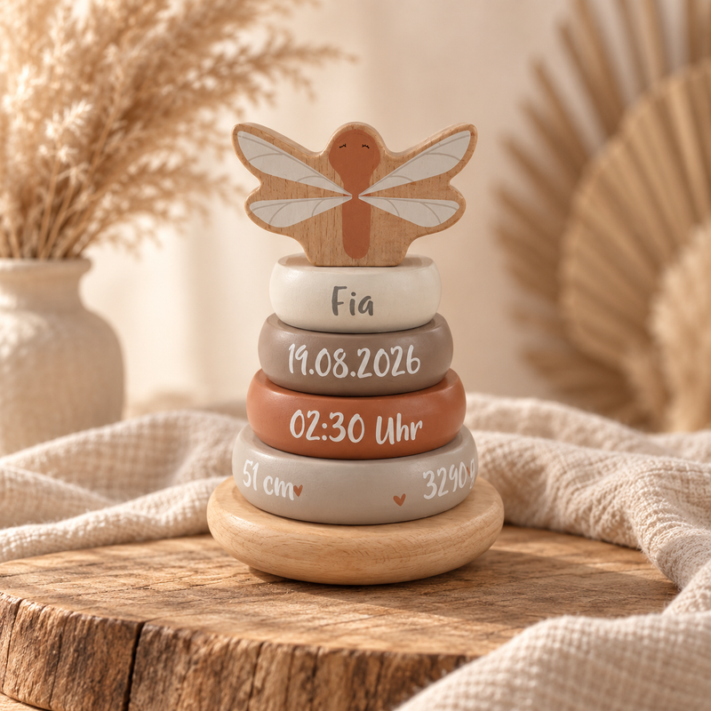 Personalisierter Balance-Stapelturm Nougat aus Holz mit Name und Taufdaten als Taufgeschenk