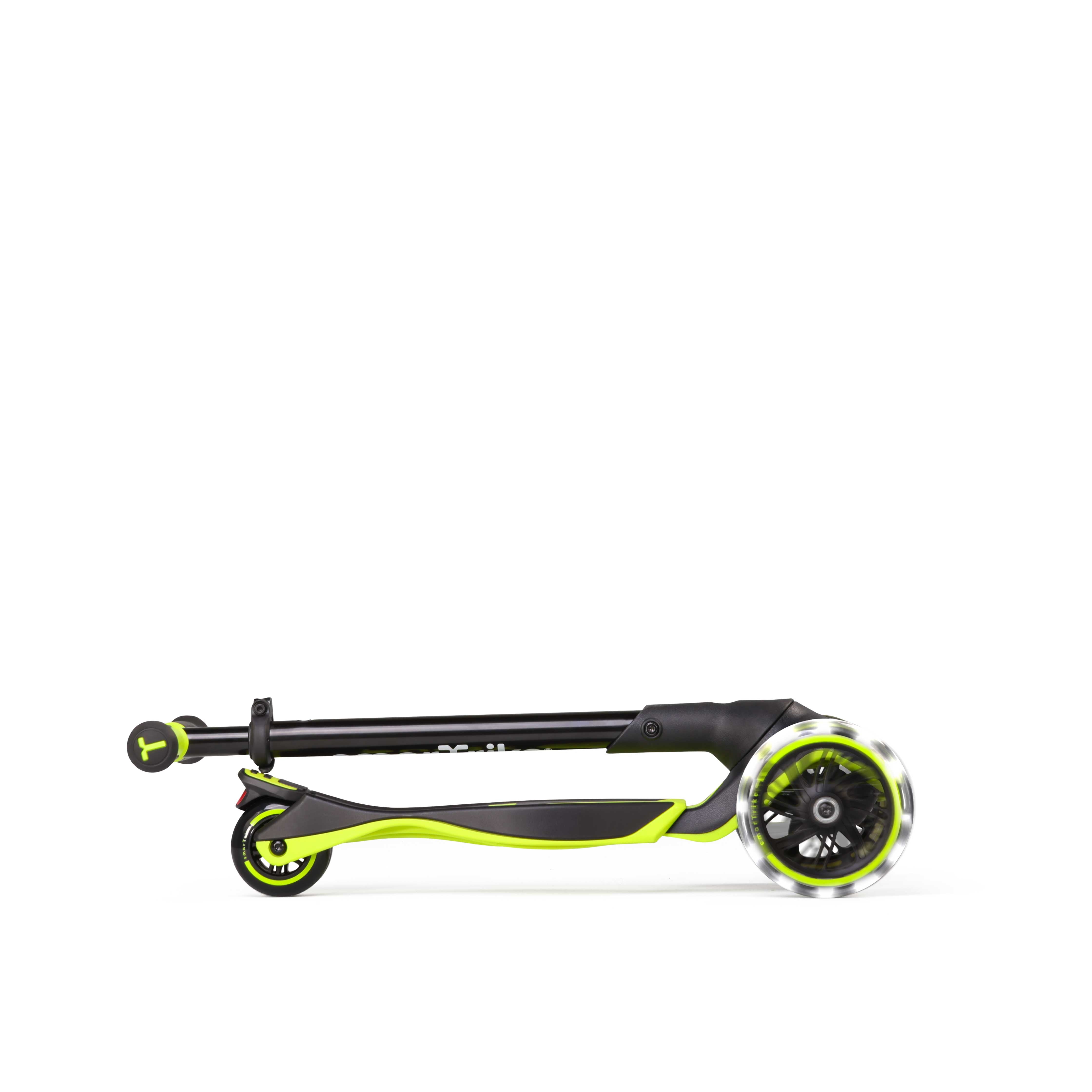 Faltbarer Kinder Scooter kompakt zusammengeklappt mit LED Rädern leicht transportierbarer Roller für Kinder