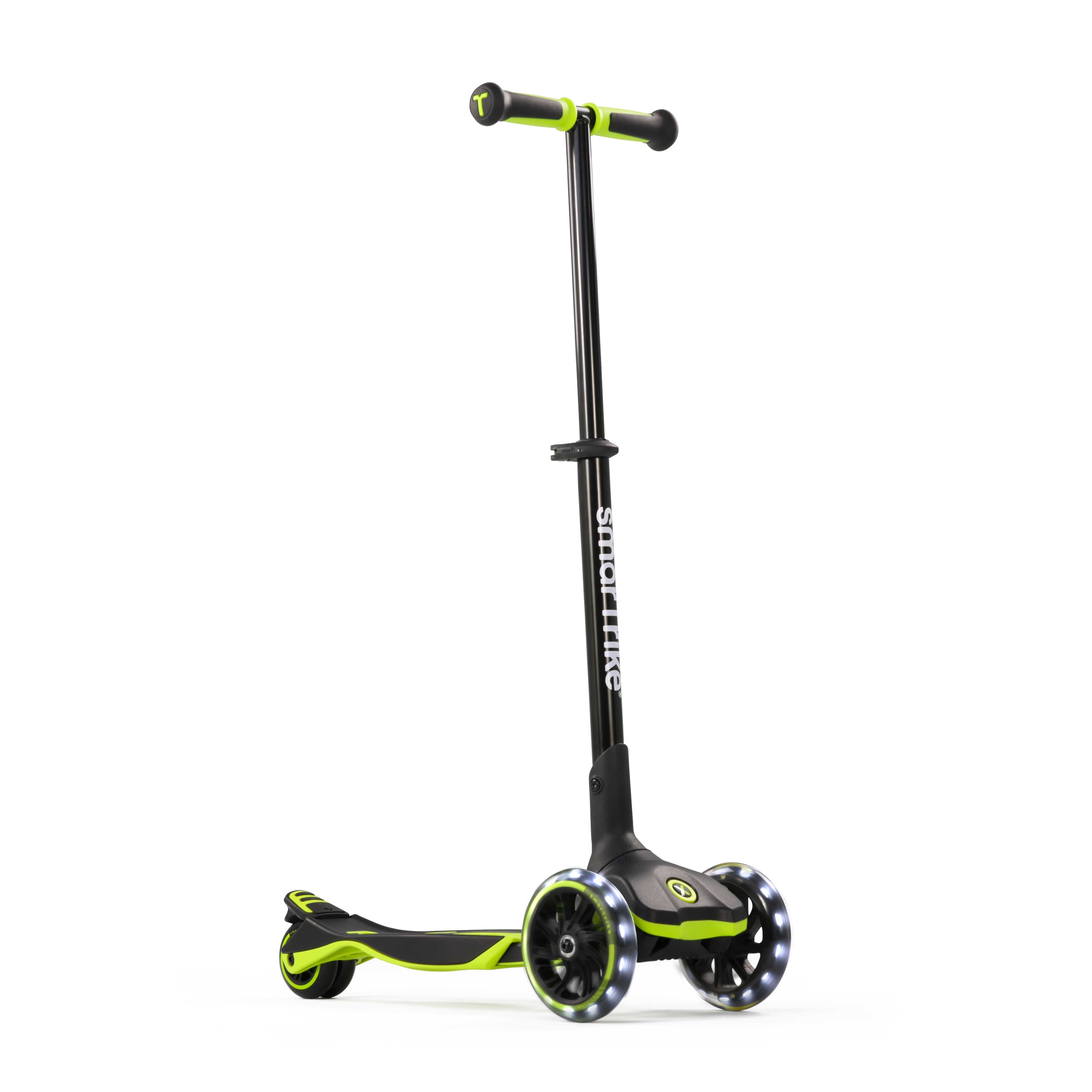 Mitwachsender Kinder Scooter 3 bis 12 Jahre mit LED Rädern in Grün Schwarz freigestellt