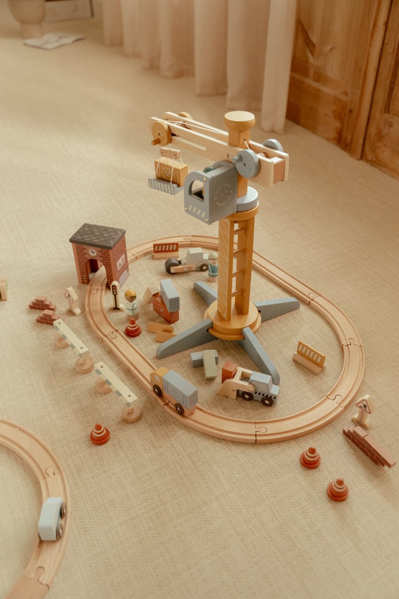 Set de jeu grue de chantier en bois pour chemins de fer en bois | Schmatzepuffer