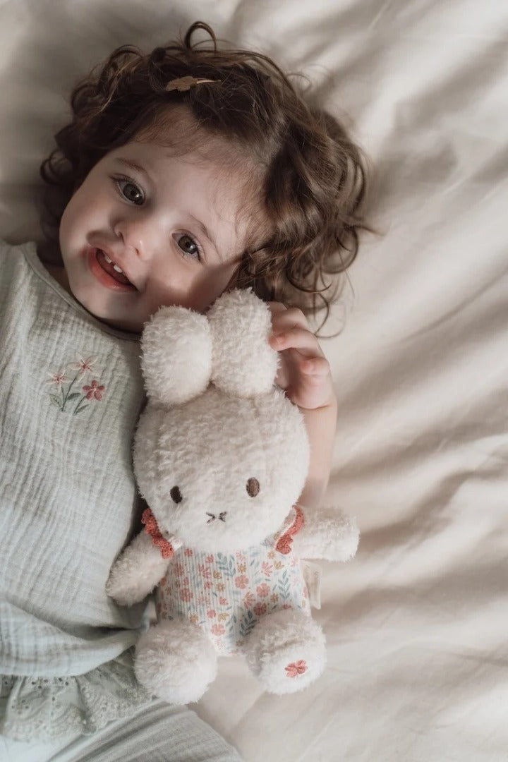 Kuscheltier Hase Blossom personalisiert | Geschenk Miffy by Schmatzepuffer®