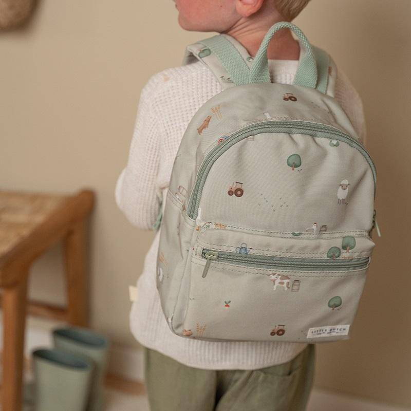 Kinderrucksack Little Farm auf dem Rücken getragen für Kita, Kindergarten und Ausflüge