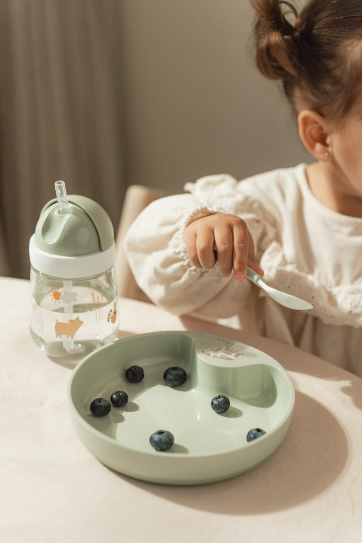 Kinderteller mit Bauernhof Motiv aus robuster Ausfuehrung fuer Kindermahlzeiten zuhause, im Kindergarten und unterwegs