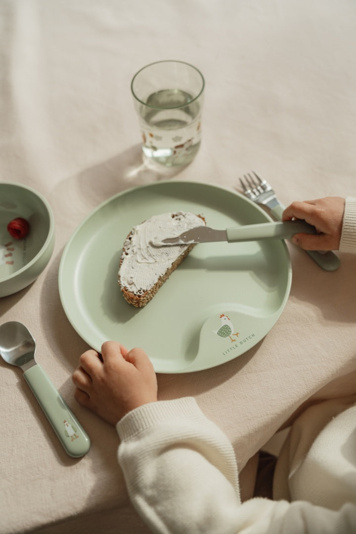 Kinderteller fuer Kinder mit Bauernhof Motiv aus robuster Ausfuehrung fuer Mahlzeiten zuhause und unterwegs