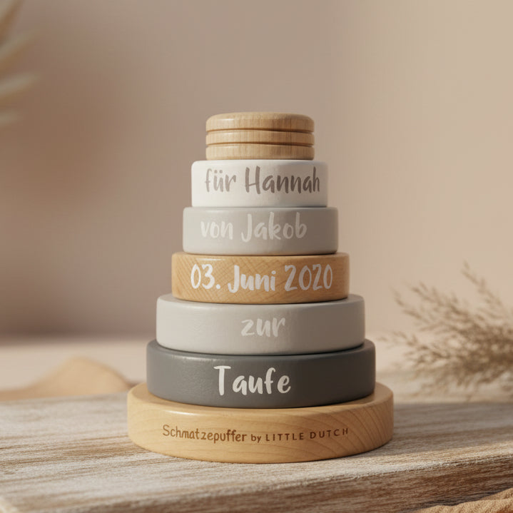 Personalisierter Stapelturm aus Holz mit Name und Datum als Geschenk zur Taufe für Babys und Kinder