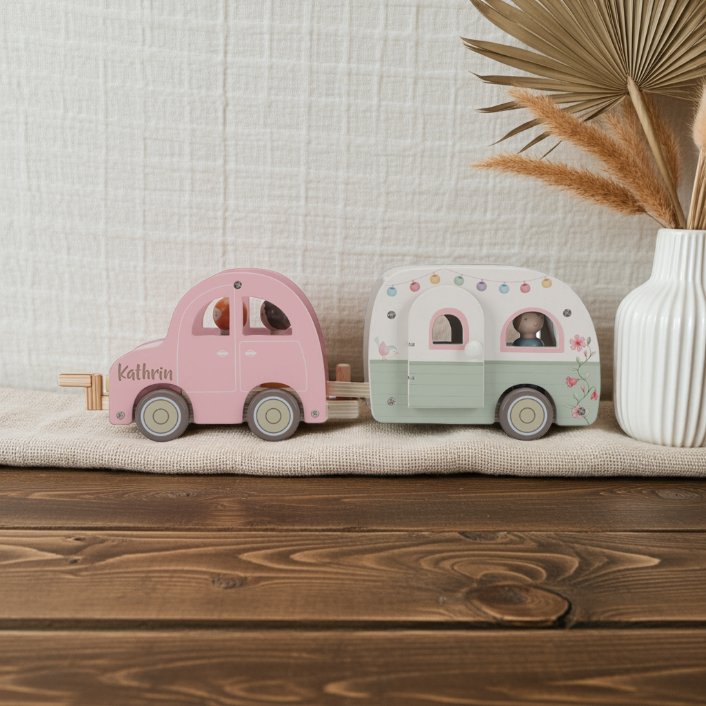 Spielzeugauto mit Wohnwagen – Rollenspielzeug für Kinder