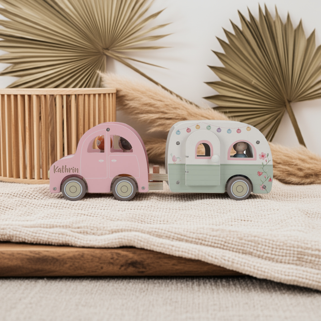 Spielzeugauto mit Wohnwagen – Rollenspielzeug für Kinder
